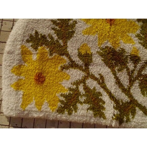Vintage Half Circle Hooked Rug Demilune Half Moon Yellow White Floral Daisies - Picture 3 of 12